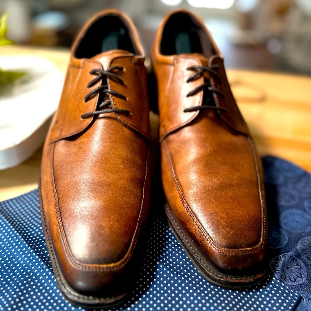 Johnston & Murphy Oxford lace up casual dress shoe